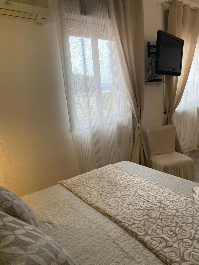 Halley House Apartment *