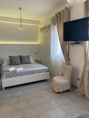 Halley House Apartment *