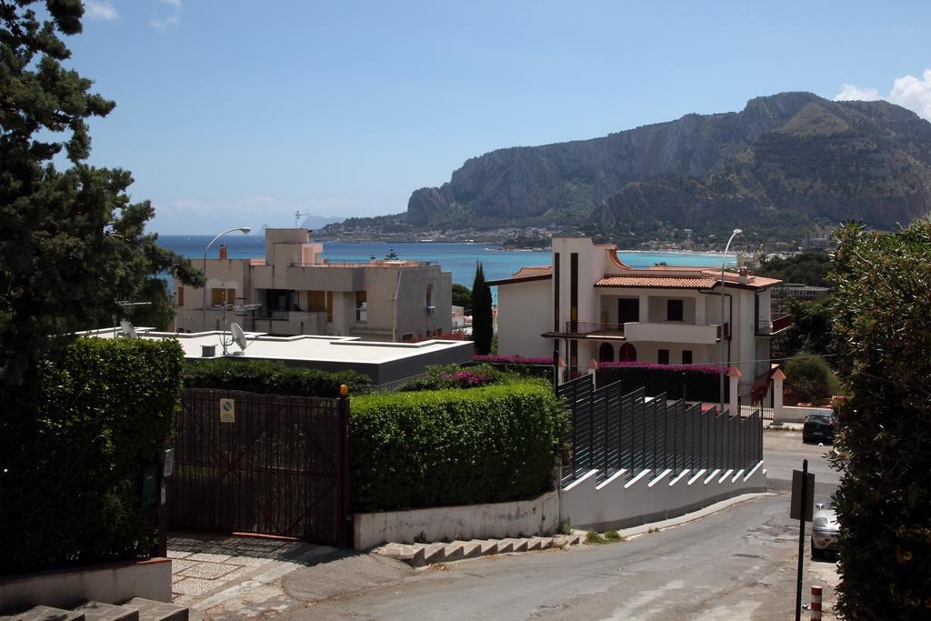 Halley House * Mondello